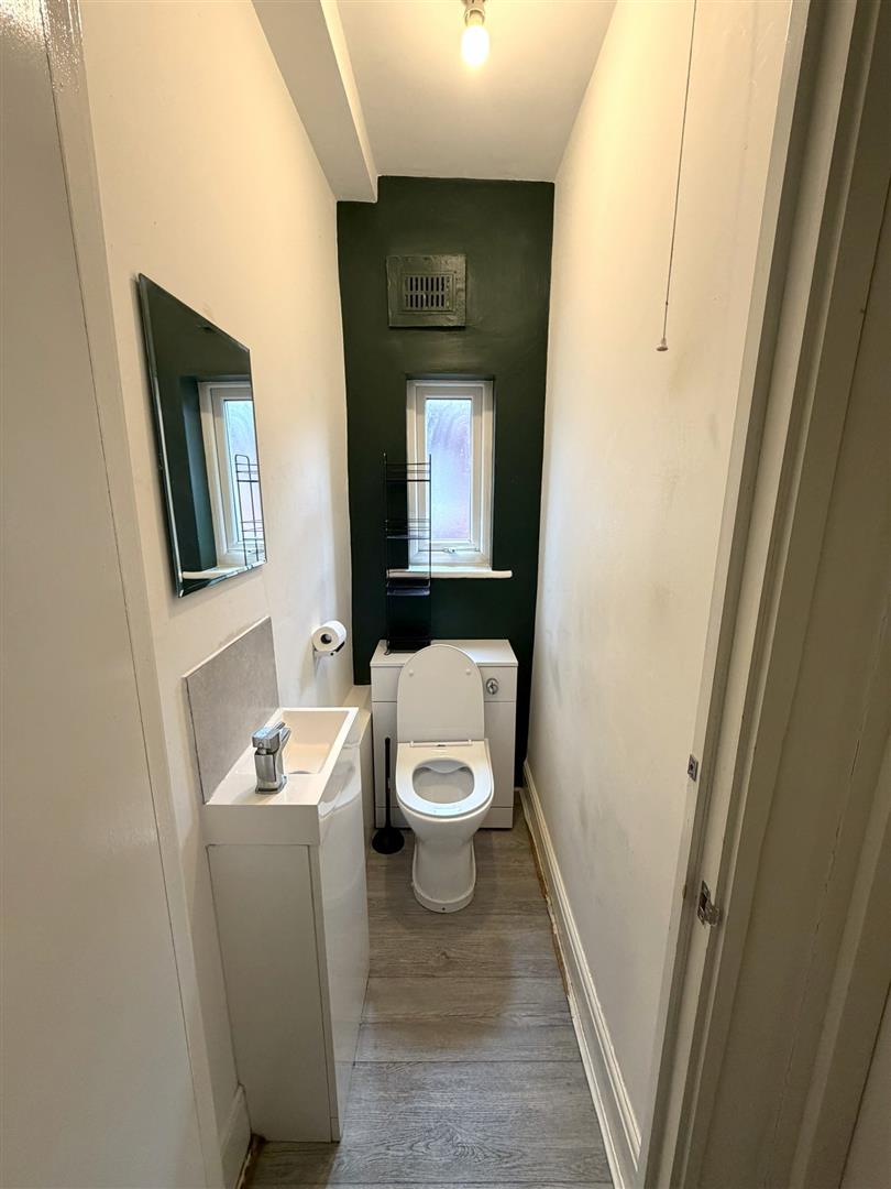 30 Rossington Road,Ecclesall,Sheffield S11 8SA,5 Bedrooms Bedrooms,2 BathroomsBathrooms,Terraced,1090
